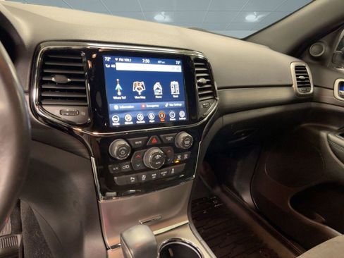 Used 2021 Jeep Grand Cherokee Laredo X image 24