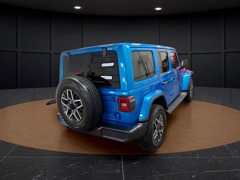 Used 2026 Jeep Wrangler Unlimited Sahara AWD/4WD image 6