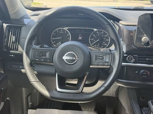 Used 2024 Nissan Pathfinder SV FWD image 22