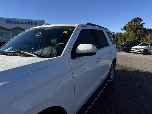 Used 2020 Ford Expedition XLT w/ Equipment Group 202A RWD image 3