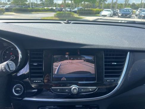 Used 2021 Buick Encore Preferred AWD/4WD image 33