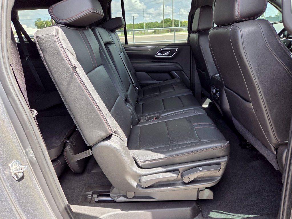 Used 2021 Chevrolet Suburban RST RWD image 14