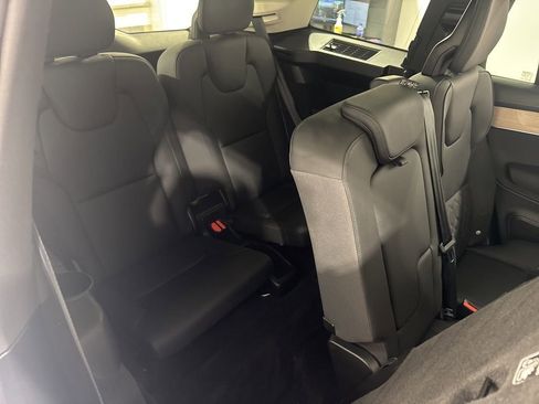 Used 2025 Volvo XC90 B6 Plus image 24
