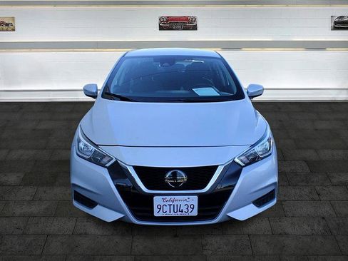 Used 2020 Nissan Versa SV image 2