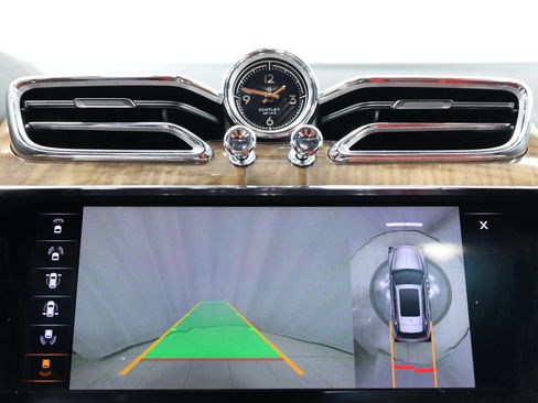 Used 2022 Bentley Bentayga AWD/4WD image 38