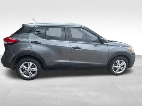 Used 2019 Nissan Kicks S FWD image 10