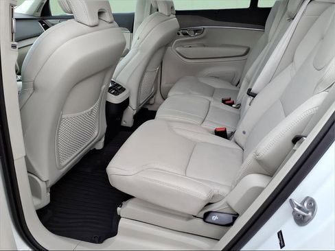 Used 2023 Volvo XC90 B6 Ultimate w/ Lounge Package image 7
