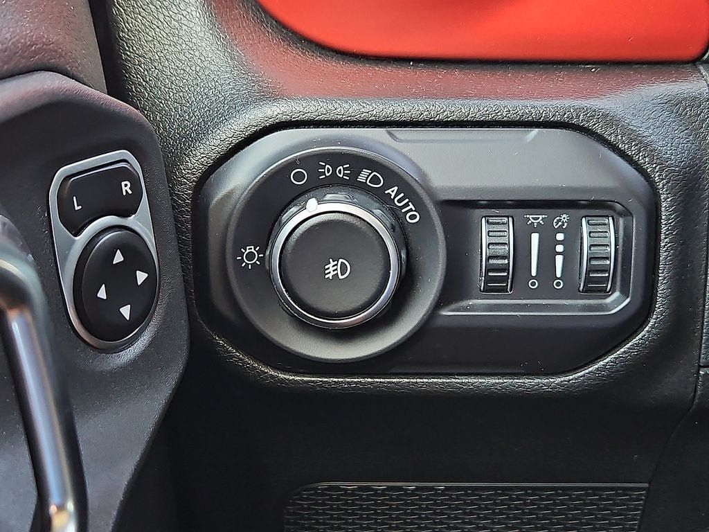 Used 2018 Jeep Wrangler Unlimited Rubicon AWD/4WD image 24