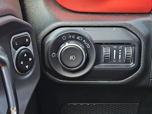 Used 2018 Jeep Wrangler Unlimited Rubicon AWD/4WD image 24
