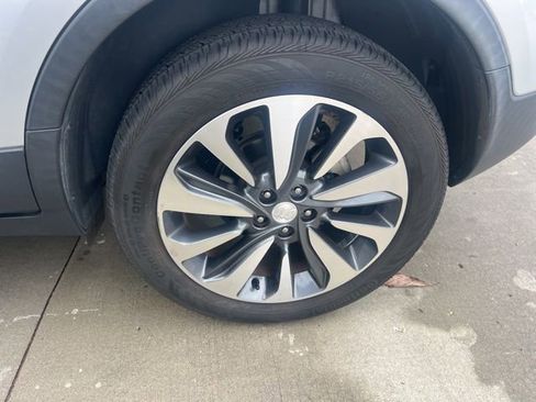 Used 2022 Buick Encore Preferred w/ Safety Package image 5