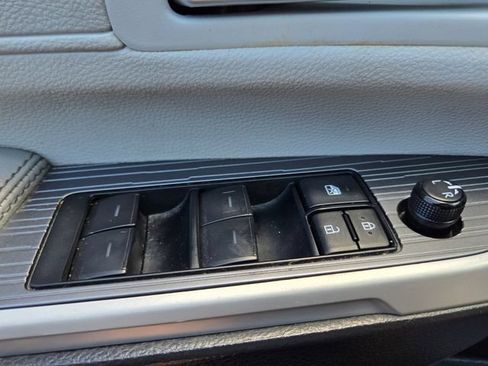 Used 2025 Toyota Sienna XLE FWD image 38