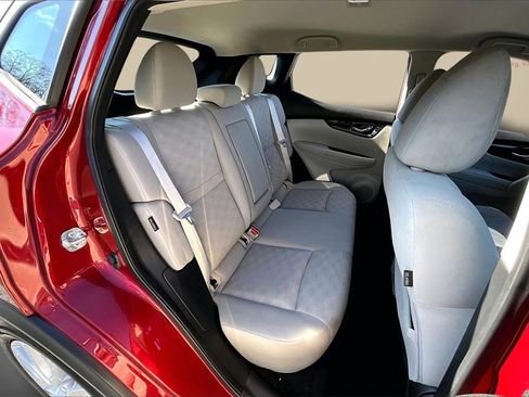 Used 2021 Nissan Rogue Sport SV image 23