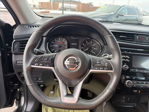 Used 2017 Nissan Rogue SV image 22