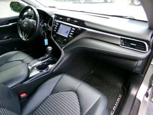 Used 2019 Toyota Camry SE FWD image 12