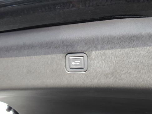 Used 2024 Buick Enclave Avenir w/ Avenir Technology Package image 36