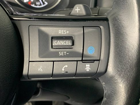 Used 2023 Nissan Rogue SV w/ SV Premium B Package FWD image 17