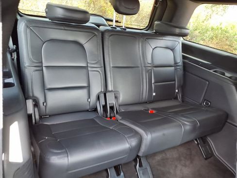 Used 2023 Lincoln Navigator Reserve image 12