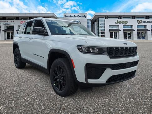 New 2026 Jeep Grand Cherokee Altitude AWD/4WD image 2