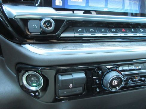New 2026 Chevrolet Silverado 1500 LTZ w/ LTZ Premium Package AWD/4WD image 34