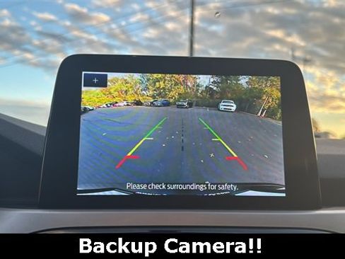 Used 2022 Ford Escape SE image 3