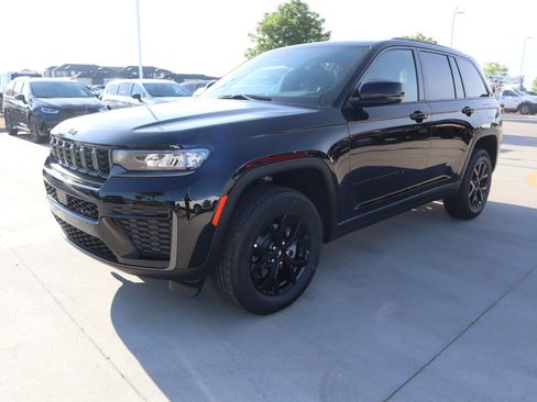 New 2026 Jeep Grand Cherokee Altitude AWD/4WD image 11