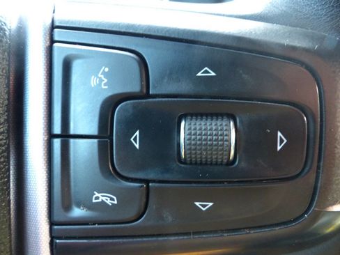 Used 2020 GMC Sierra 1500 SLT image 27