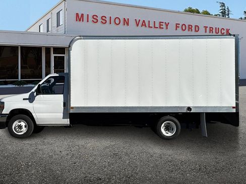 New 2026 Ford E-450 and Econoline 450 Super Duty w/ Interior Upgrade Package image 7