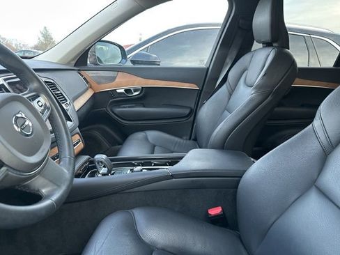 Used 2023 Volvo XC90 B6 Plus w/ Protection Package image 6