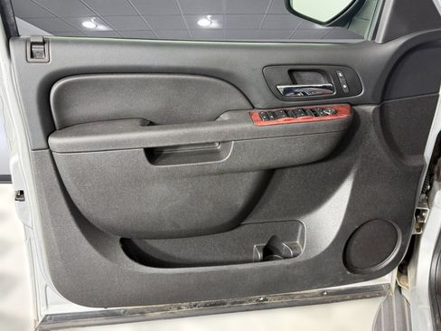 Used 2013 Chevrolet Tahoe LT RWD image 24