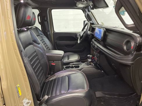Certified 2025 Jeep Wrangler Unlimited Rubicon w/ Convenience Group AWD/4WD image 26