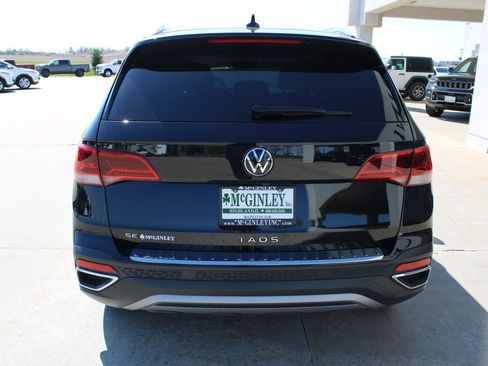 Used 2023 Volkswagen Taos SE FWD image 8