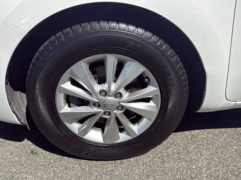 Used 2018 Kia Sedona L FWD image 21
