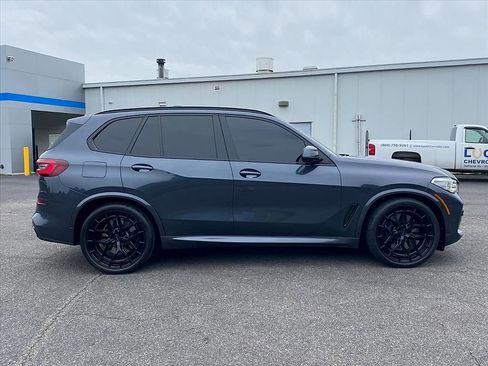Used 2022 BMW X5 M50i w/ Executive Package image 2