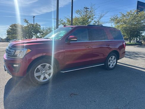 Used 2019 Ford Expedition XLT w/ Equipment Group 202A AWD/4WD image 2