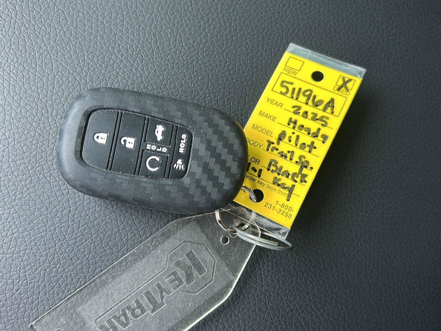 Used 2025 Honda Pilot TrailSport image 38