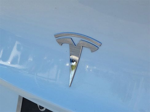 Used 2023 Tesla Model 3 Standard Range image 5