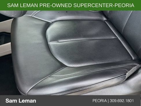 Used 2023 Chrysler Pacifica Touring-L FWD image 18