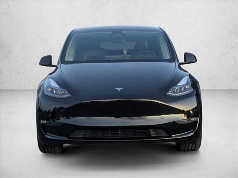 Used 2025 Tesla Model Y Performance image 2
