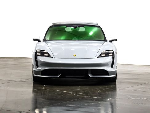 Used 2022 Porsche Taycan image 4