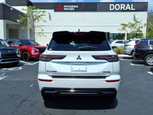 New 2026 Mitsubishi Outlander SEL Black Edition FWD image 9