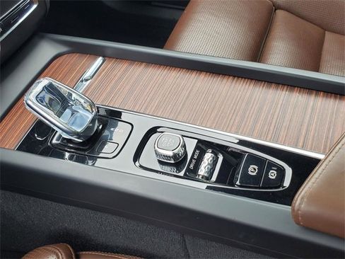 Used 2020 Volvo XC60 T8 Inscription image 26