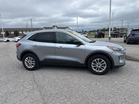 Used 2022 Ford Escape SE image 4