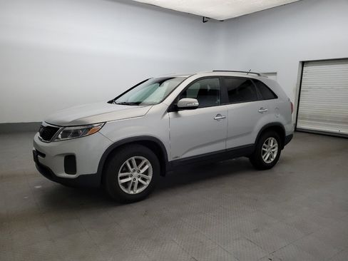 Used 2015 Kia Sorento LX AWD/4WD image 2