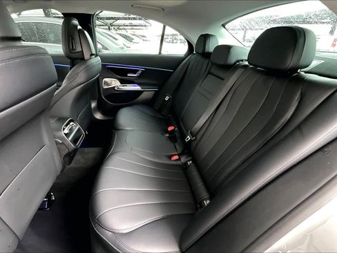 Used 2025 Mercedes-Benz E 350 4MATIC Sedan image 20