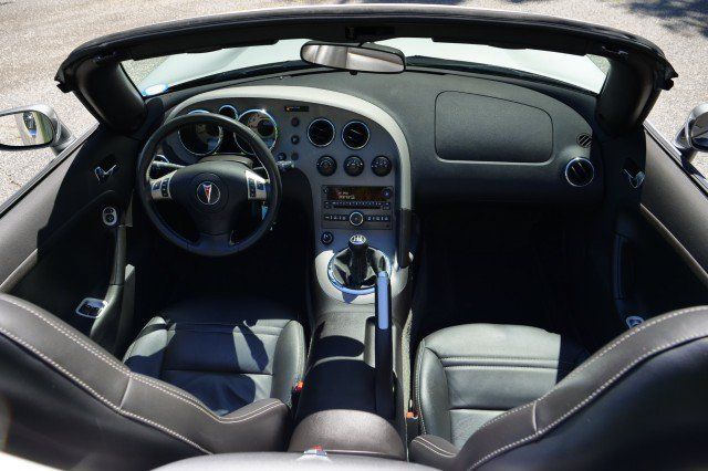 Used 2007 Pontiac Solstice Convertible w/ Premium Package RWD image 28