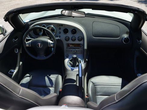 Used 2007 Pontiac Solstice Convertible w/ Premium Package RWD image 28