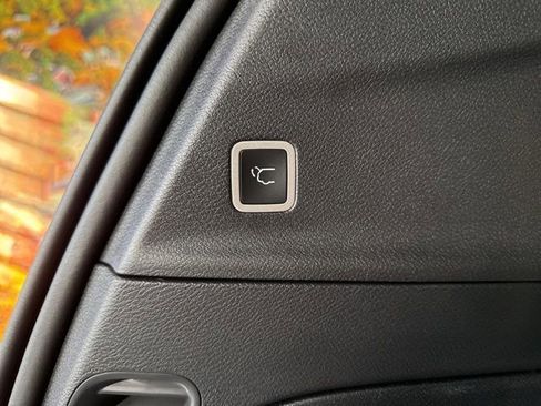 New 2026 Chrysler Pacifica Select w/ S Appearance Package image 42