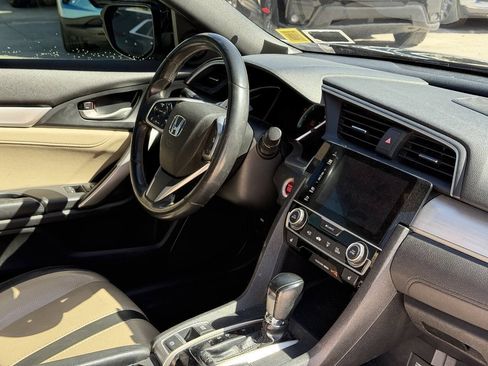 Used 2017 Honda Civic Touring image 9