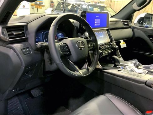 New 2026 Lexus LX 700h Luxury image 8