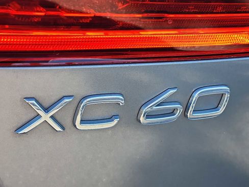 Used 2020 Volvo XC60 T5 Momentum w/ Protection Package Premier AWD/4WD image 28
